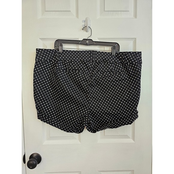 Torrid Mid Rise Polka Dot Shorts Size 24 - Picture 2 of 5